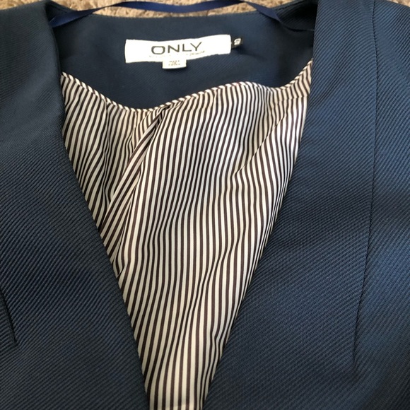 Navy fitted Blazer-ONLY-size 40 Women’s - Picture 6 of 6